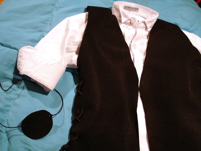 DIY Pirate Costume Ziggity Zoom Family